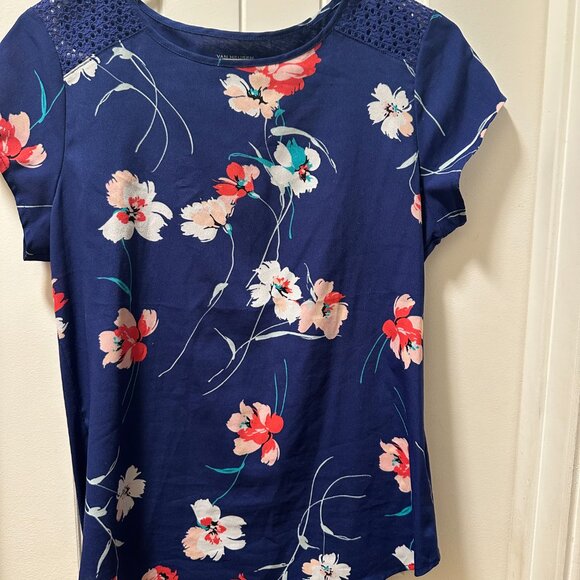 Van Heusen Floral Short Sleeve Top – Size XS (Used) - Picture 2 of 4